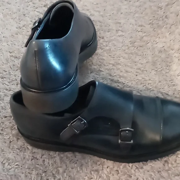 Shoes - Picture 3 of 5